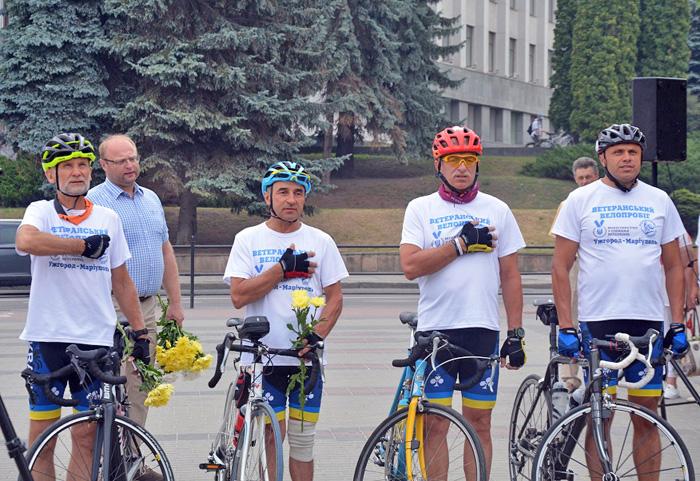 Учасники ветеранського велопробігу Ужгород-Маріуполь «Вшануємо пам’ять захисників України»